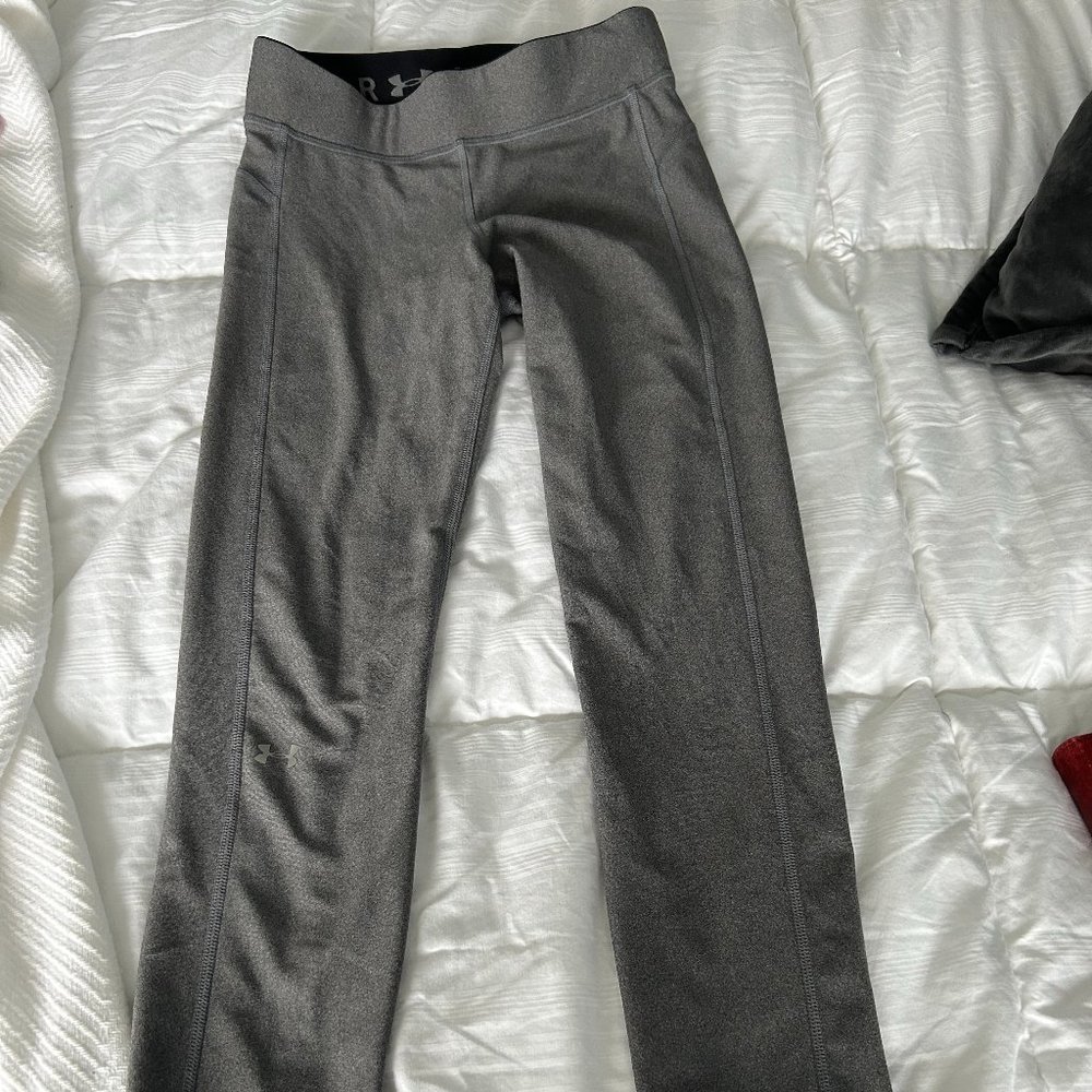 M Grey under armour compression   running pants in great condition